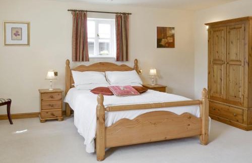 Cropton House | Inviting Bank Top Cottage: Pet & Child Friendly Escape