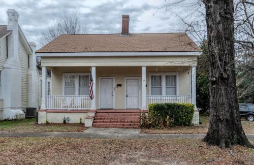 Columbus House | Idyllic Banks of the Chattahoochee Cottage Near Dining