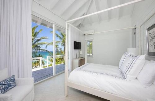 North Palmetto Point Villa | Inviting Retreat: Banks Road Home with Heated Pool Oasis