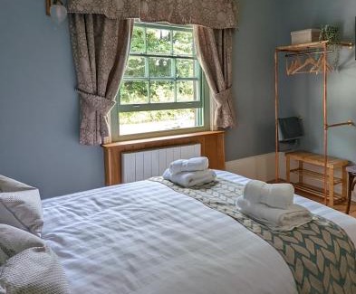 Minster on Sea House | Inviting Banks Bed & Continental Breakfast - Rated 9/10!