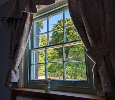 Minster on Sea House | Inviting Banks Bed & Continental Breakfast - Rated 9/10!