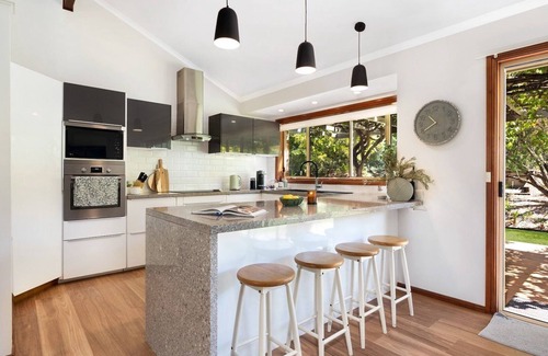 Tapitallee House | Modern Banksia Retreat Near Cambewarra Estate Winery