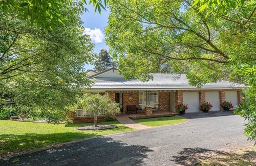 Tapitallee House | Modern Banksia Retreat Near Cambewarra Estate Winery