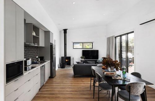 Eganstown House | Child-Friendly Retreat at Banksia Villa - Guest Rated 9.8