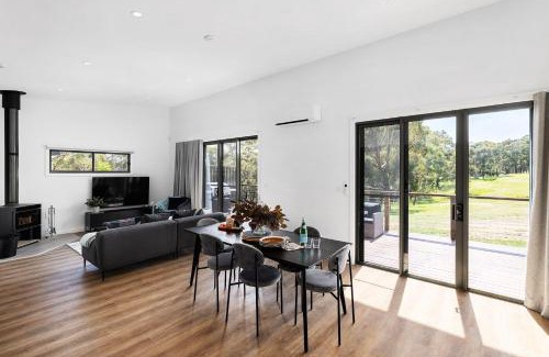 Eganstown House | Child-Friendly Retreat at Banksia Villa - Guest Rated 9.8