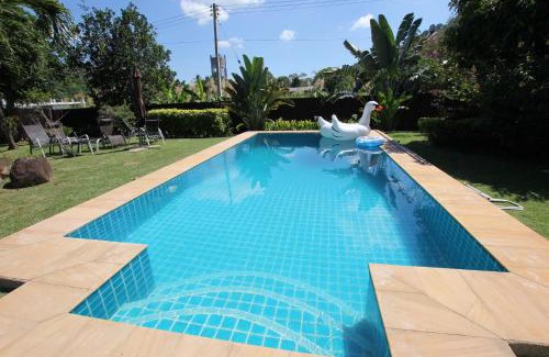 Ban Sakhu Villa | Relax at Bann Jai Dee: Oceanfront Stay with Pool & Spa