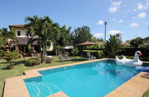 Ban Sakhu Villa | Relax at Bann Jai Dee: Oceanfront Stay with Pool & Spa