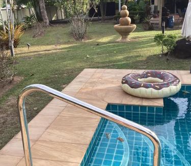 Ban Sakhu Villa | Relax at Bann Jai Dee: Oceanfront Stay with Pool & Spa