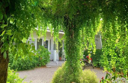Krabi Bed & Breakfast | Discover Bann Kam B&B: Family-Friendly with Breakfast Included
