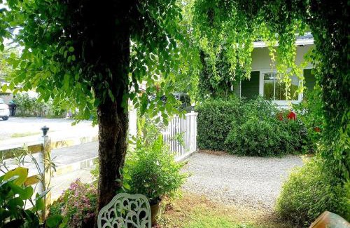Krabi Bed & Breakfast | Discover Bann Kam B&B: Family-Friendly with Breakfast Included