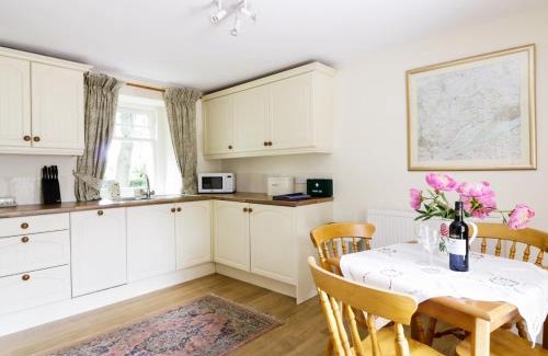 Newtyle House | Cozy Bannatyne Lodge: 4-Star Stay with Pet-Friendly Options