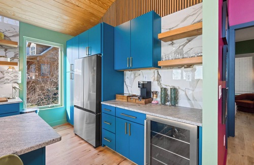 Sugar Mountain House | Banner Elk Black Lodge 4 Bed 3 Bath Soaring ceilings Hot Tub and Mtn Views