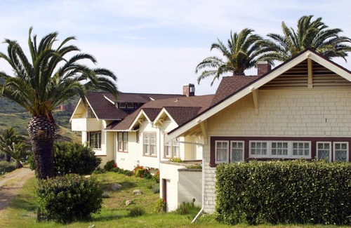 Two Harbors Bed & Breakfast | Guest Rated: Banning House of Two Harbors - Family-Friendly Stay