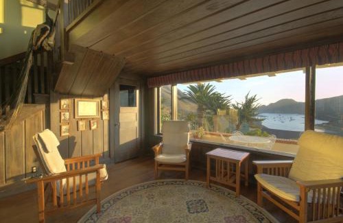 Two Harbors Bed & Breakfast | Guest Rated: Banning House of Two Harbors - Family-Friendly Stay