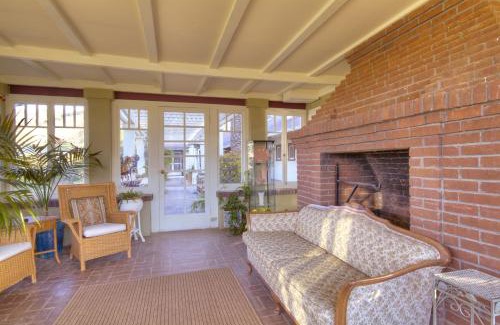 Two Harbors Bed & Breakfast | Guest Rated: Banning House of Two Harbors - Family-Friendly Stay