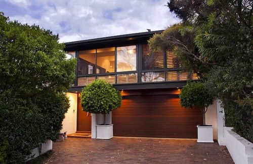 Mollymook Beach House | Experience BANNISTER COVE MOLLYMOOK - Art House Retreat