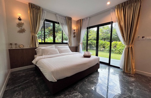 Sattahip Hotel | Guest Rated: Bannjamjuree Resort Sattahip with Breakfast