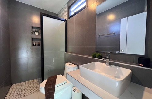 Sattahip Hotel | Guest Rated: Bannjamjuree Resort Sattahip with Breakfast
