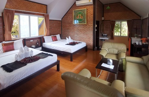 Mae Hong Son Hotel | Budget-Friendly Stay at Banphu Montalang Resort