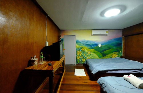 Khun Yuam House | Budget-Friendly Stay at Banputawan Guesthouse with Dining