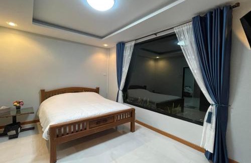 Lang Suan House | Beachside Retreat: Family-Friendly Stay at บ้านระเบียงเล