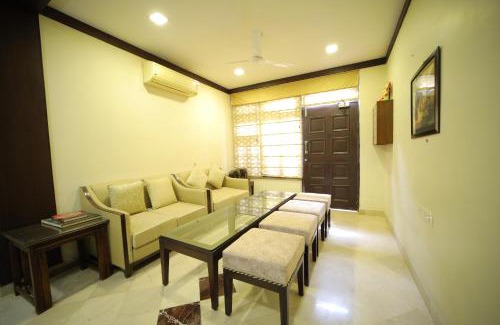 Taj Ganj House | Inviting Bansi Home Stay: Family-Friendly with Top Reviews