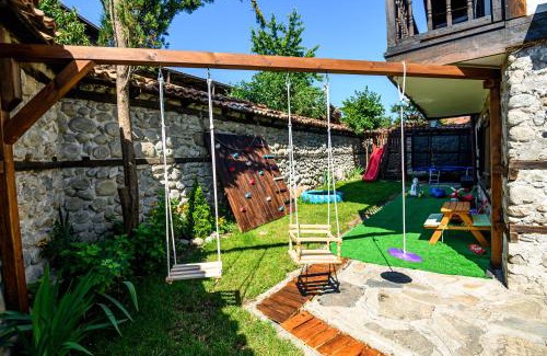 Kvartal Noviya Grad House | Elegant Banskovilla Zlateva House: Pet-Friendly Retreat