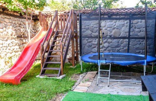 Kvartal Noviya Grad House | Elegant Banskovilla Zlateva House: Pet-Friendly Retreat