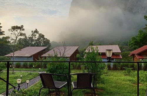 Ban Ta Khun Hotel | Oceanfront Bansuanphutarn with Breakfast & Family Amenities
