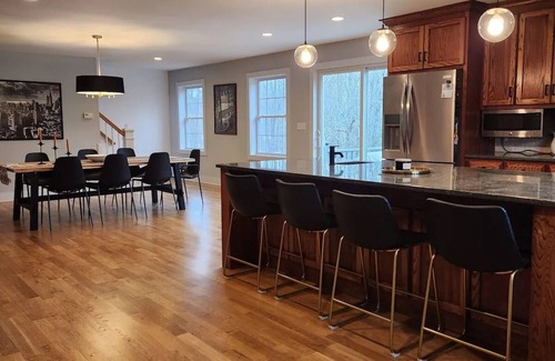 Lakeside House | Pet-Friendly Retreat at Bantam Beauty, Close to Nature!
