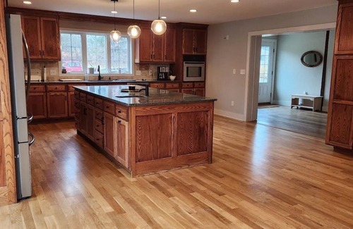 Lakeside House | Pet-Friendly Retreat at Bantam Beauty, Close to Nature!