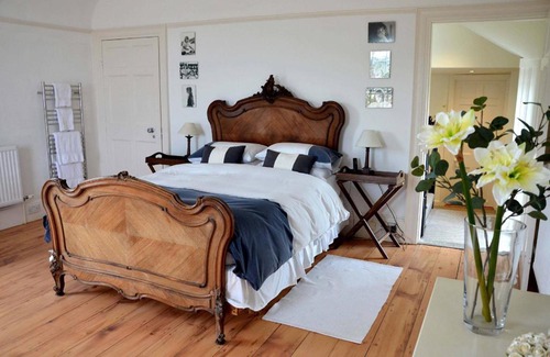 Bantham House | Bantham House: Steps from Beaches with Premier Amenities