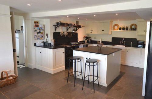 Bantham House | Bantham House: Steps from Beaches with Premier Amenities