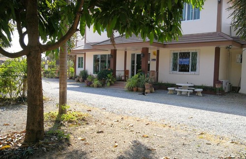 Thung Saliam Resort | Family-Friendly Bantung Resort with Kitchen Amenities