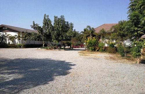 Thung Saliam Resort | Family-Friendly Bantung Resort with Kitchen Amenities