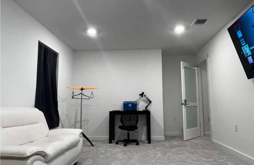 Austin House | Premium Comfort at Banty Villa - Master Lounge Awaits!
