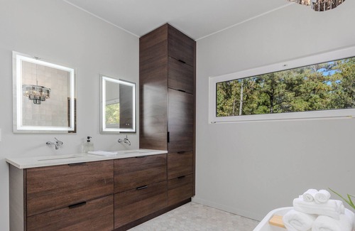 Chester House | Banya, Hot Tub, Pool and Sauna! Relax in Nature!