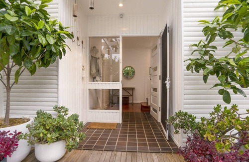 Pretty Beach House | Coastal Beach House Retreat - Ideal for Families