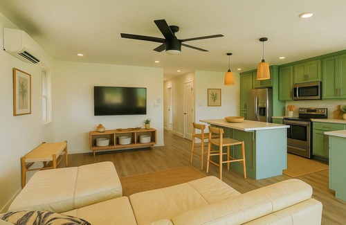 Pupukea House | Oceanfront Barefoot Bungalow with Family-Friendly Amenities