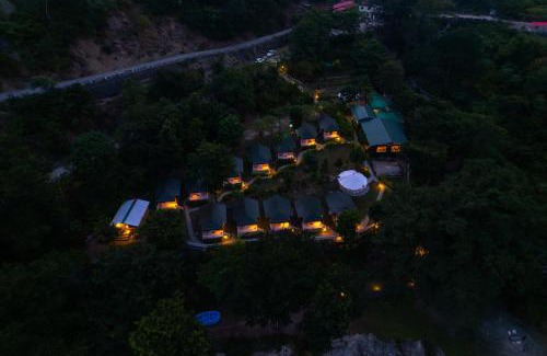 Sirala Resort | Discover Banyan By The Ganges: Pet-Friendly Retreat
