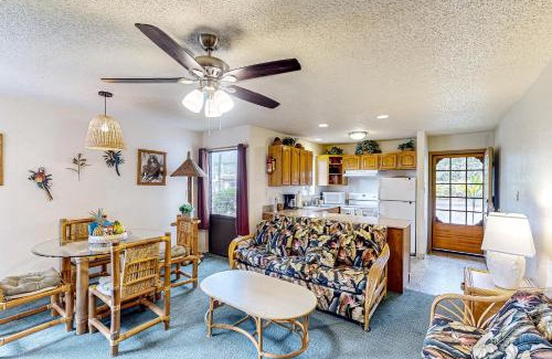 Nawiliwili Apartment | Family-Friendly Getaway at Banyan Harbor B18 with Pool
