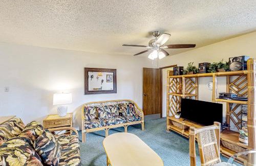 Nawiliwili Apartment | Family-Friendly Getaway at Banyan Harbor B18 with Pool
