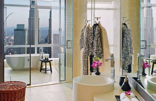Golden Triangle Hotel | Elegant Banyan Tree Kuala Lumpur: 5-Star Retreat with Spa