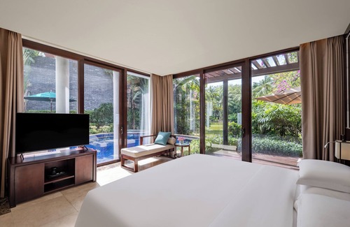 Xiaodonghai Resort | Experience Elegance at Banyan Tree Sanya with Ocean Views