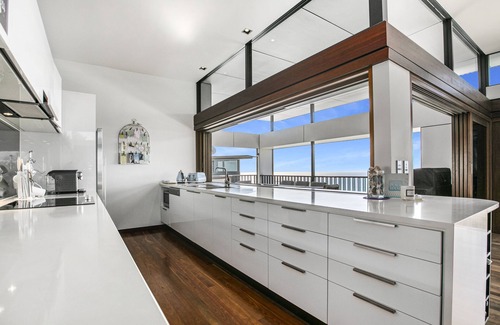 Point Lookout House | Elegant Banyandah Beachhouse: Guest Rated 9.8 & Family Friendly