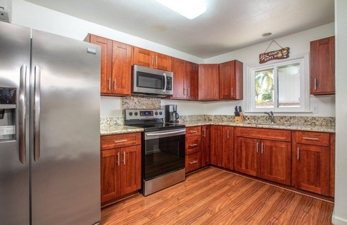 Waialee Apartment | Epic Beachfront Banzai Surf Escape with Ocean View