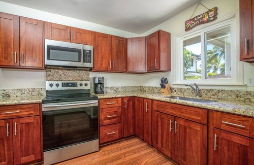 Waialee Apartment | Epic Beachfront Banzai Surf Escape with Ocean View