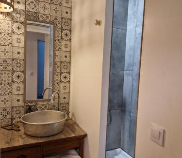 Talence Apartment | Family-Friendly Stay at Baptiste le caviste - Rated 9/10