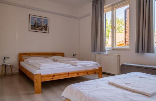 Szeged Apartment | Barát Vendégház - Cozy Guesthouse with Private Garden