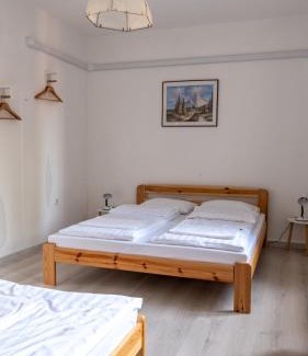 Szeged Apartment | Barát Vendégház - Cozy Guesthouse with Private Garden